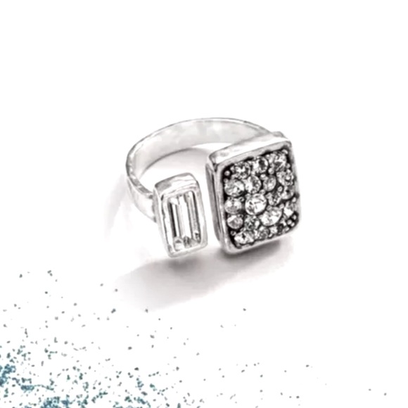 New Silpada Sterling Silver Crystal Cuff
Ring Size 8 (Somewhat) Adjustable - Picture 2 of 6